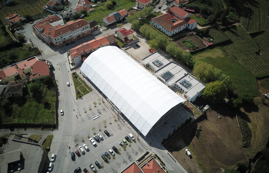 Imagem aérea da Tenda para o evento Festa do Alavrinho e do Fumeiro do Melgaço