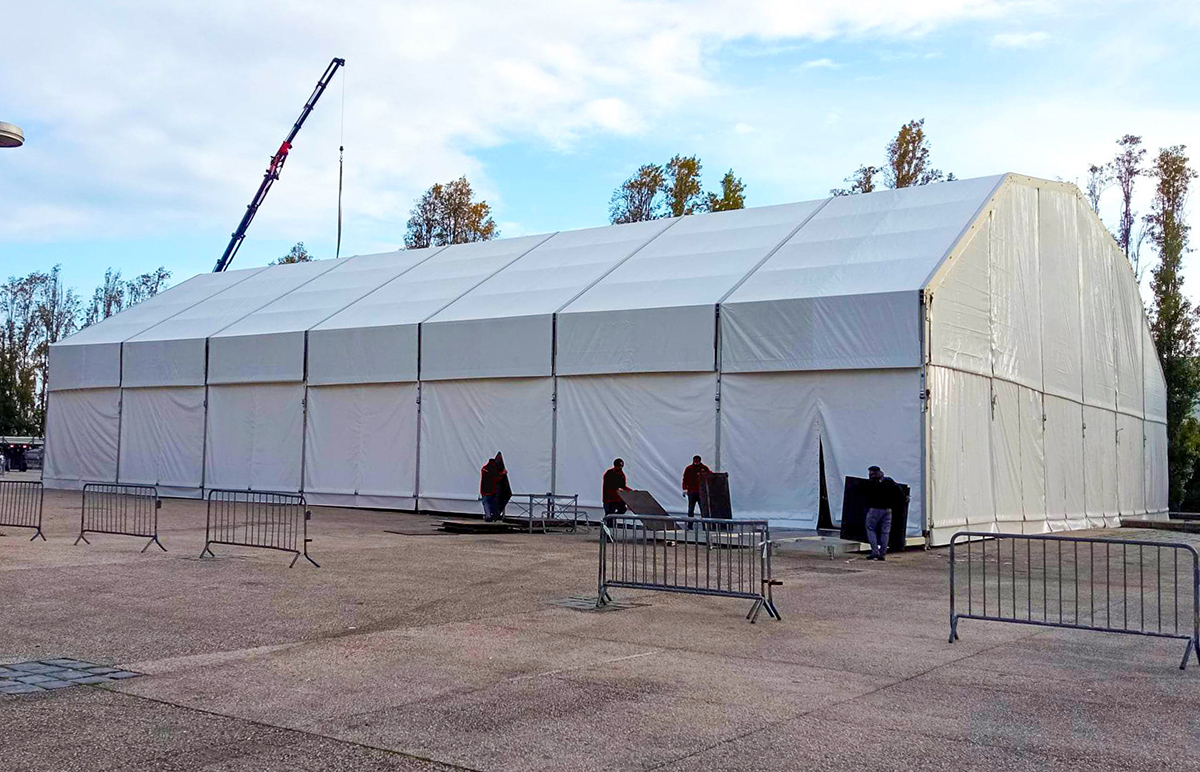 Fotografia das tendas montadas para a Comic Con Portugal, em Lisboa