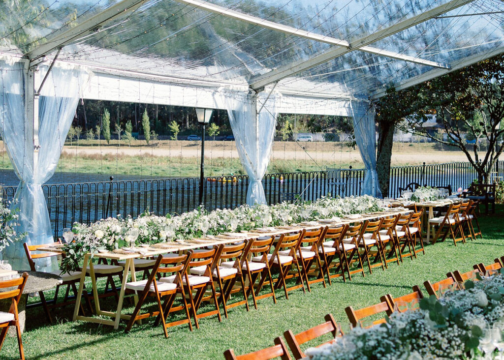 Tenda Duas Águas transparente para casamento ao ar livre