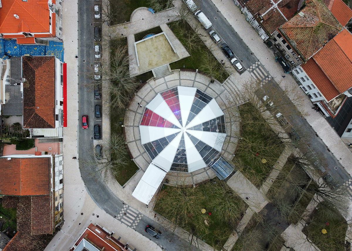Imagem aérea de tenda orbital para auguer