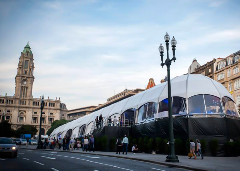 Fotografía de la Tienda Igloo Orbital en el centro de Oporto para un evento Hackathon promovido por la empresa Farfetch.